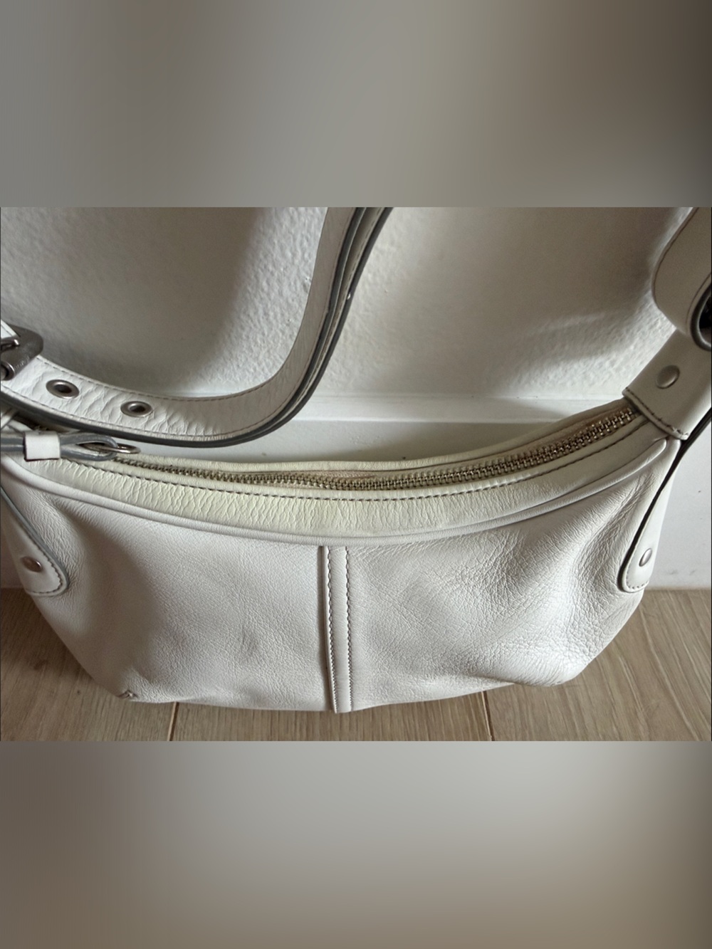 Coach Vintage White Leather Shoulder Bag - Picture 5 of 11